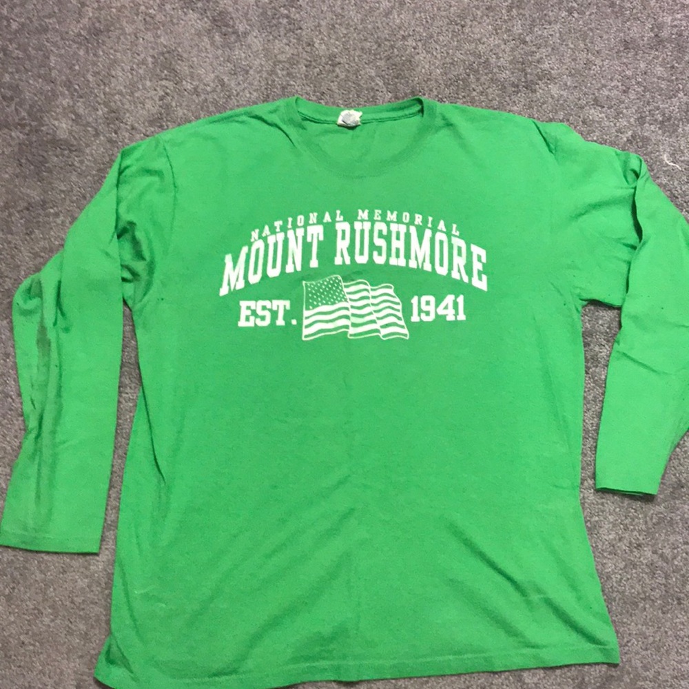 Mt Rushmore Souvenir Tee